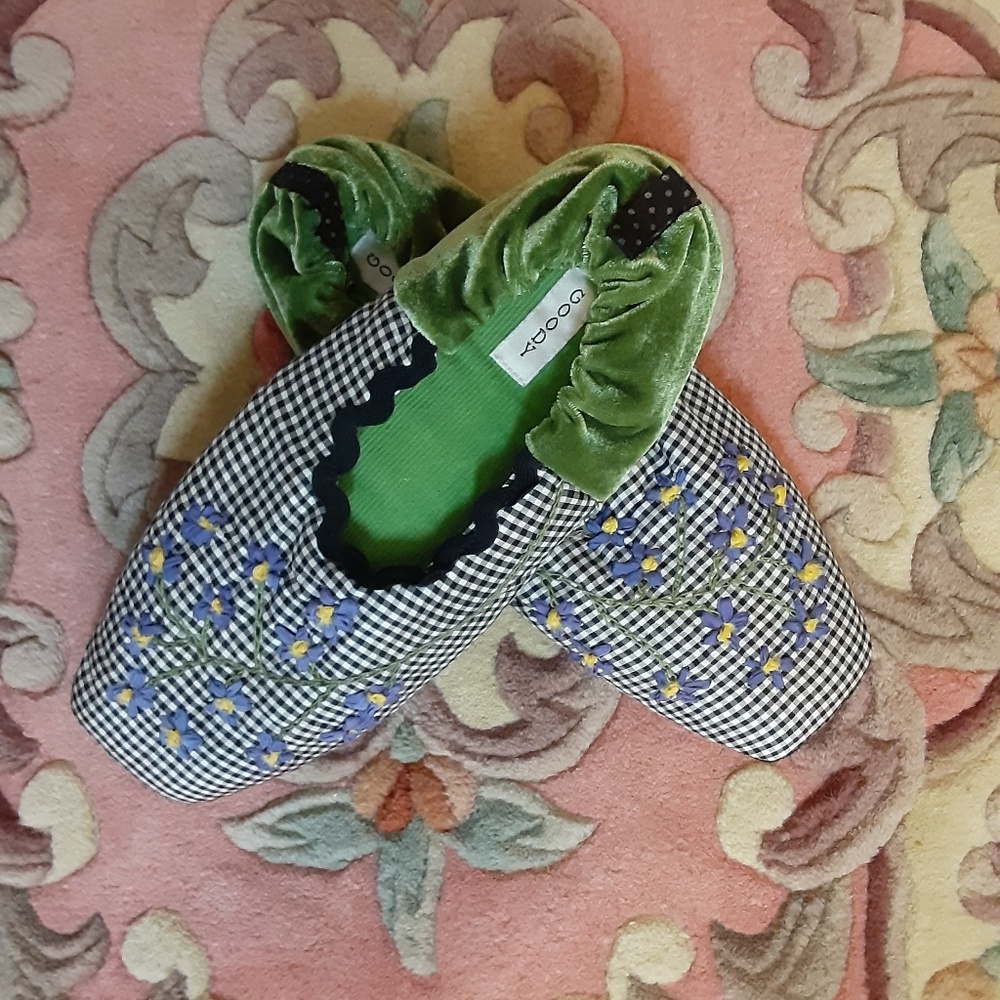 NWT Goody Goody silk shoes